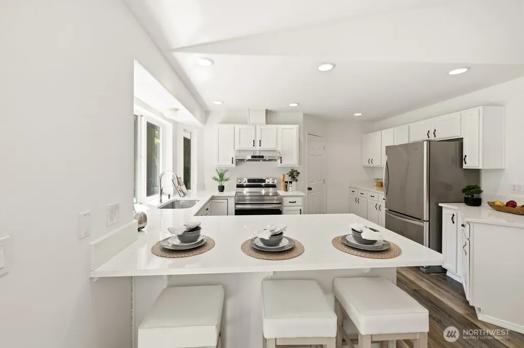 7547 NE 200th Street Kenmore WA 98028