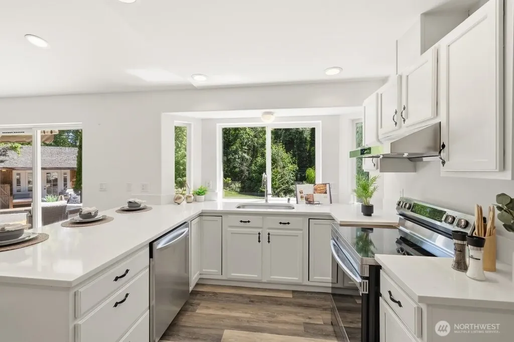 7547 NE 200th Street Kenmore WA 98028