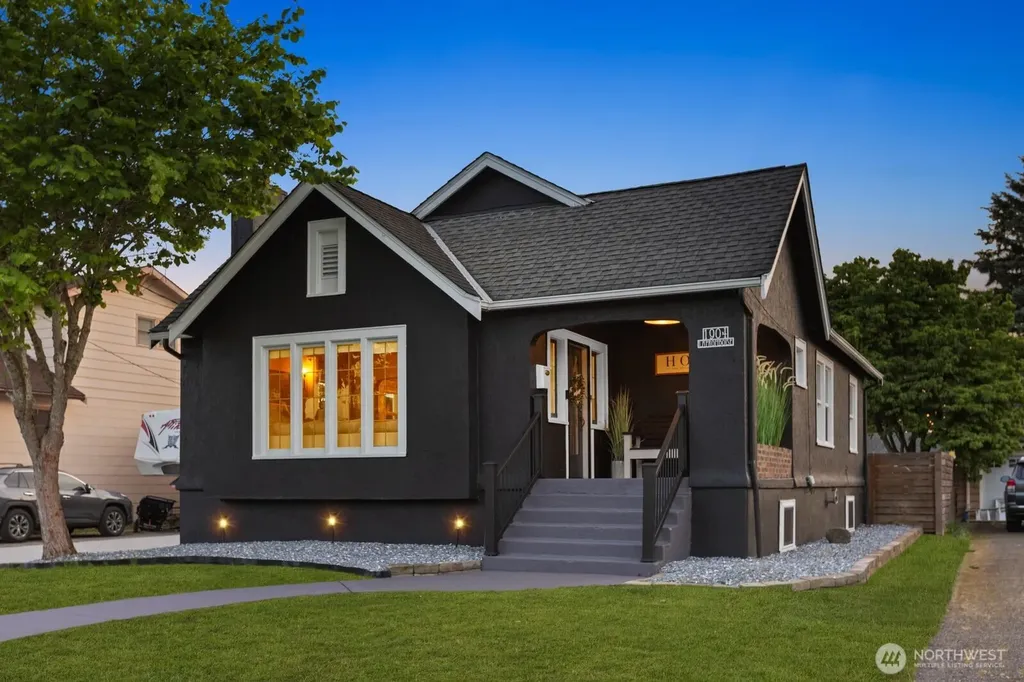 1904 Lafromboise Street Enumclaw WA 98022
