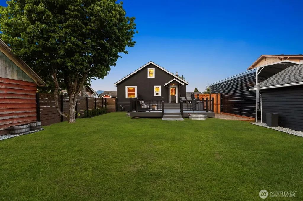 1904 Lafromboise Street Enumclaw WA 98022