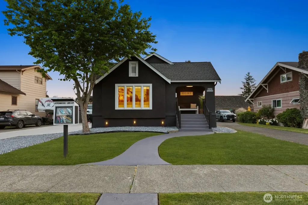1904 Lafromboise Street Enumclaw WA 98022