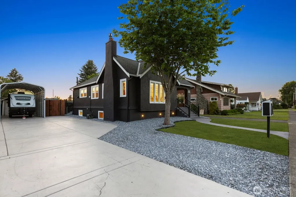 1904 Lafromboise Street Enumclaw WA 98022
