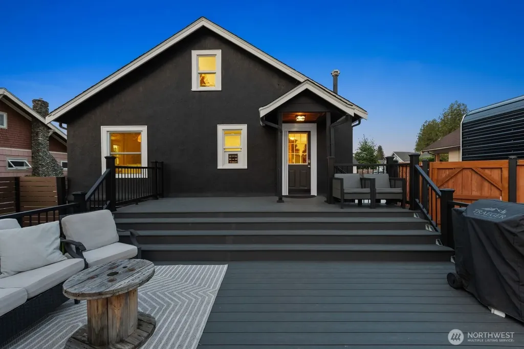 1904 Lafromboise Street Enumclaw WA 98022
