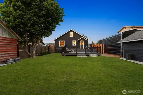 1904 Lafromboise Street Enumclaw WA 98022