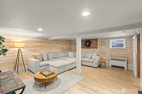1904 Lafromboise Street Enumclaw WA 98022