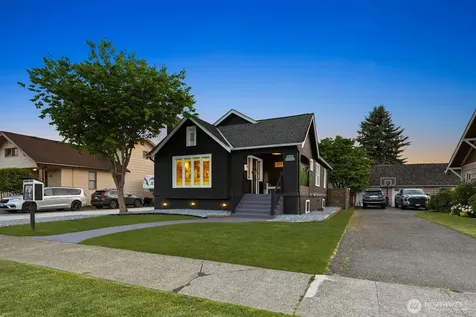 1904 Lafromboise Street Enumclaw WA 98022