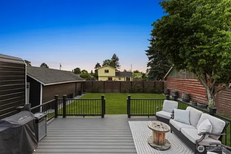 1904 Lafromboise Street Enumclaw WA 98022