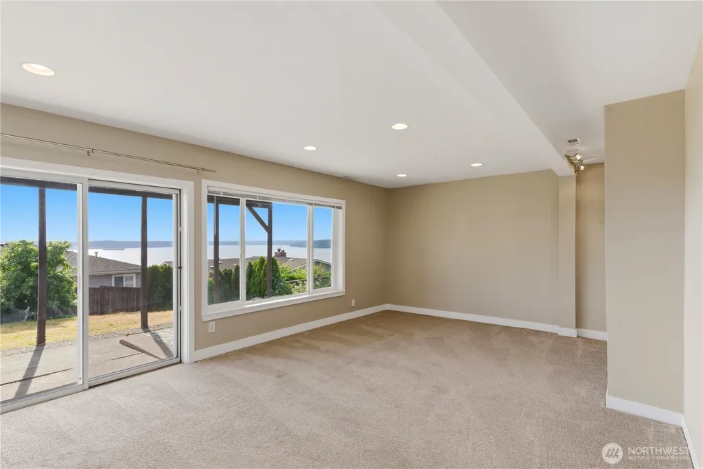 5530 Frances Avenue NE Tacoma WA 98422