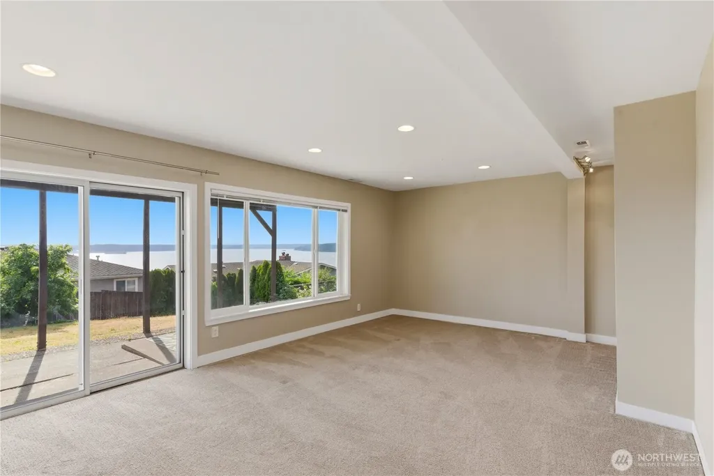 5530 Frances Avenue NE Tacoma WA 98422