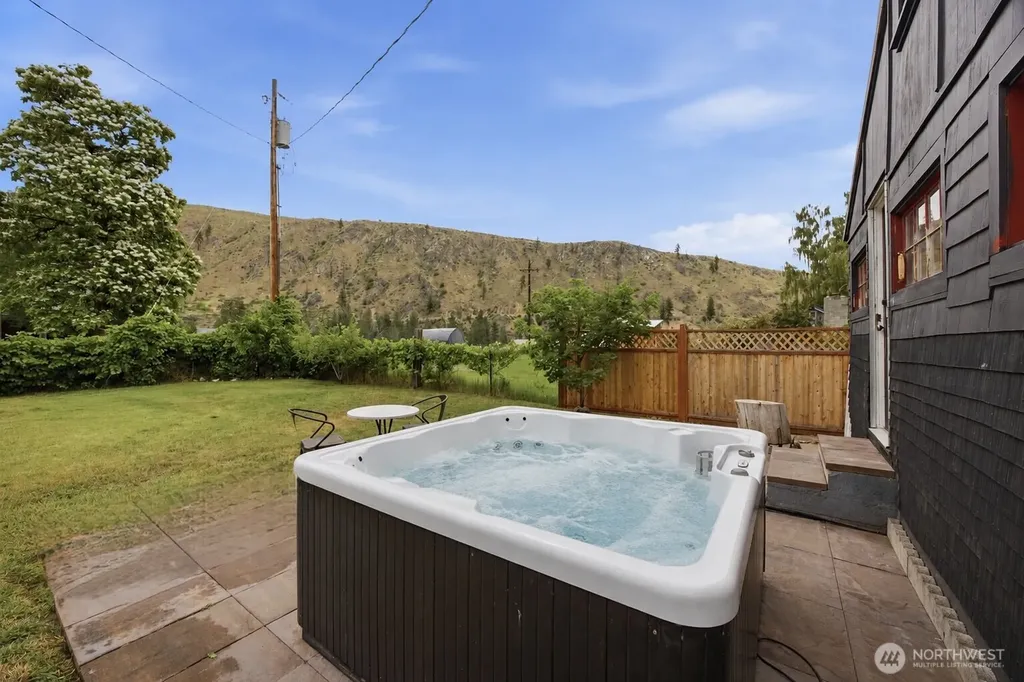 28 Main Street Methow WA 98834