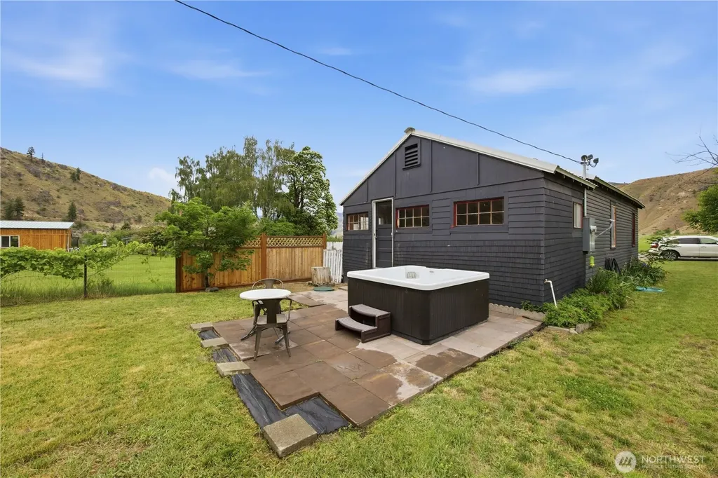 28 Main Street Methow WA 98834