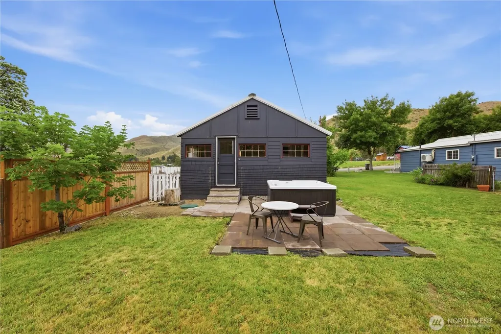 28 Main Street Methow WA 98834
