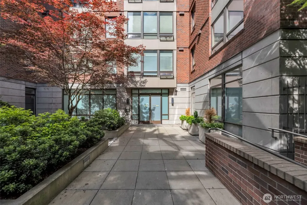 4547 8th Avenue NE Seattle WA 98105