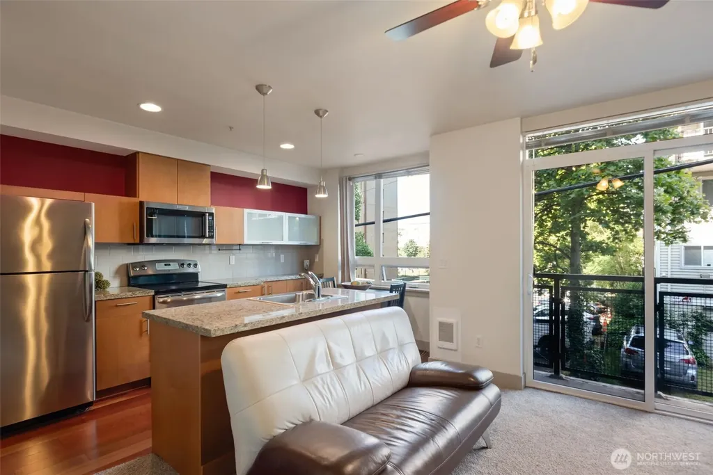 4547 8th Avenue NE Seattle WA 98105