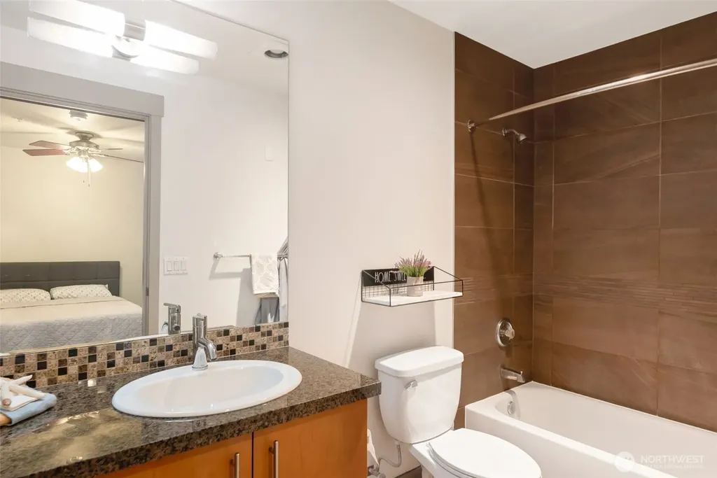 4547 8th Avenue NE Seattle WA 98105