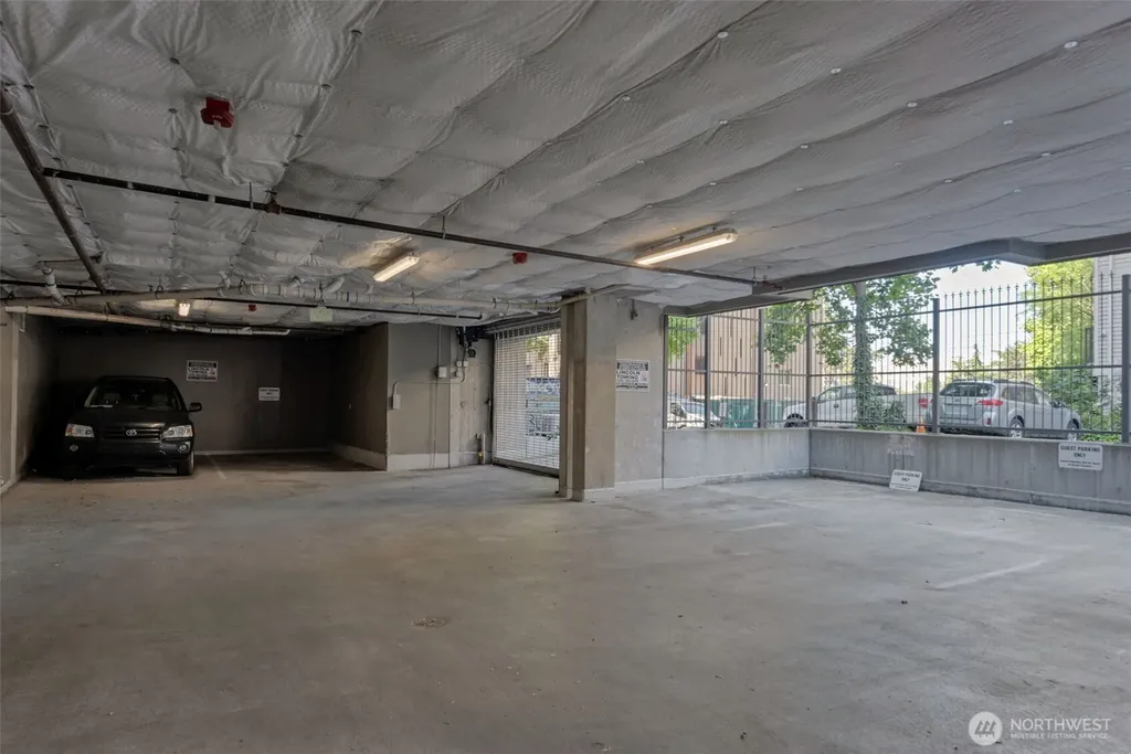 4547 8th Avenue NE Seattle WA 98105