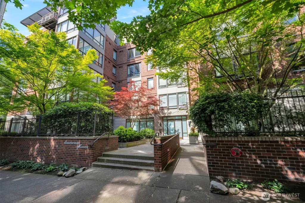 4547 8th Avenue NE Seattle WA 98105