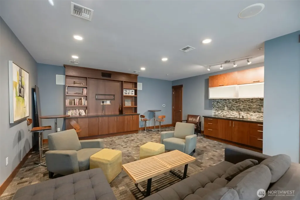 4547 8th Avenue NE Seattle WA 98105