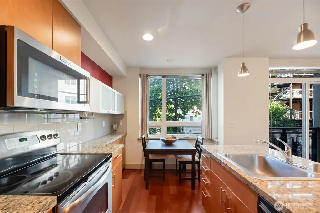 4547 8th Avenue NE Seattle WA 98105
