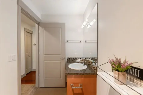 4547 8th Avenue NE Seattle WA 98105