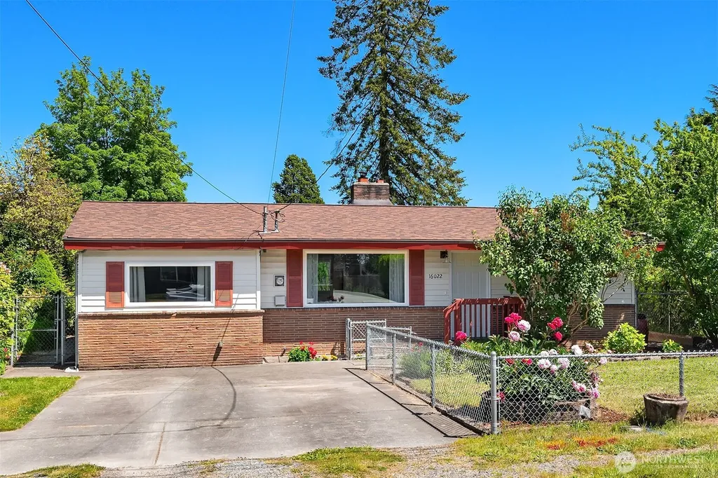 16022 11th Avenue SW Burien WA 98166