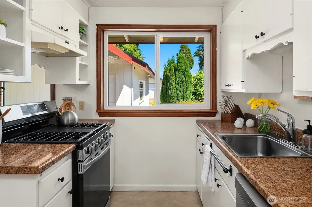 16022 11th Avenue SW Burien WA 98166