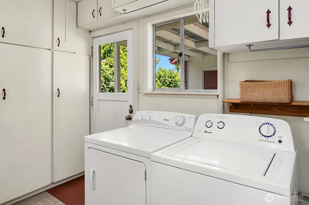 16022 11th Avenue SW Burien WA 98166