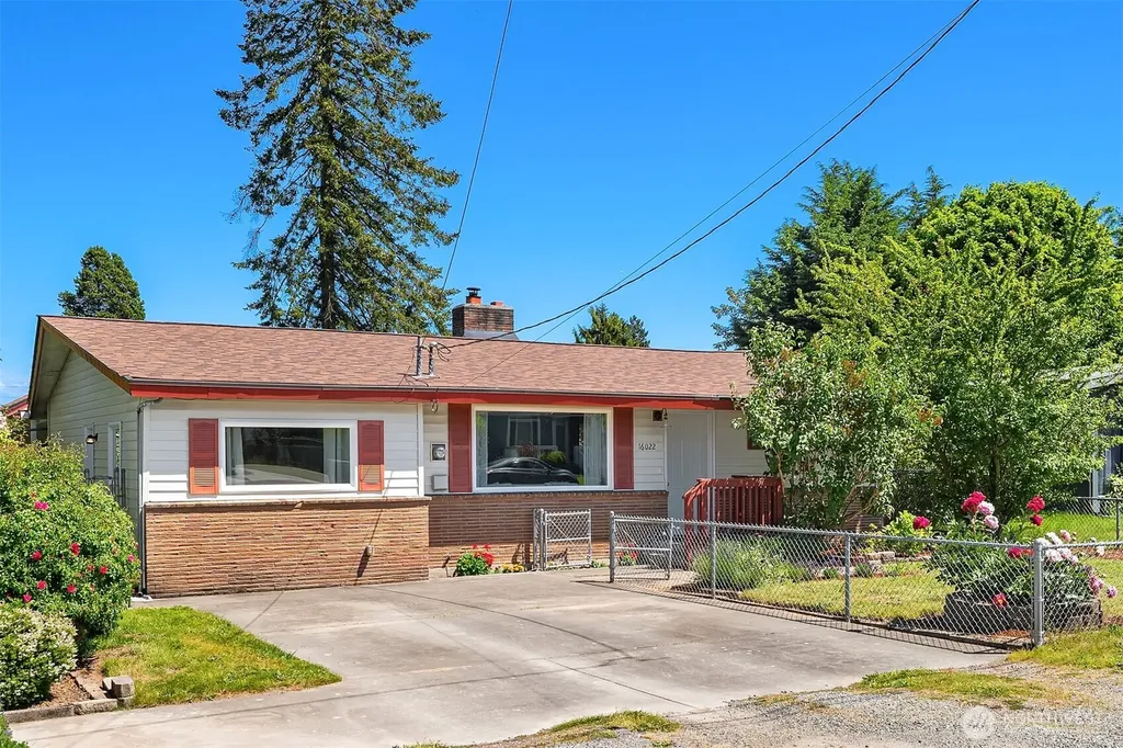 16022 11th Avenue SW Burien WA 98166