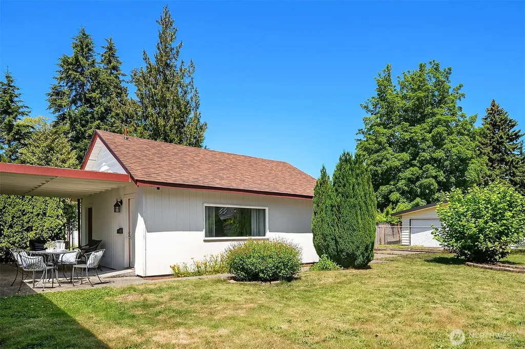 16022 11th Avenue SW Burien WA 98166