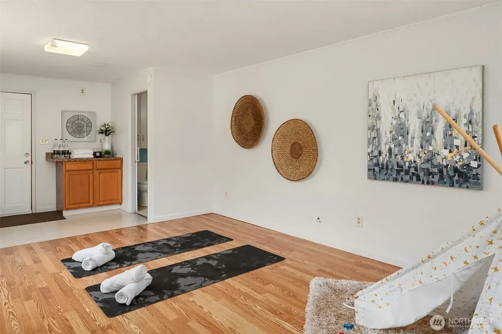 16022 11th Avenue SW Burien WA 98166