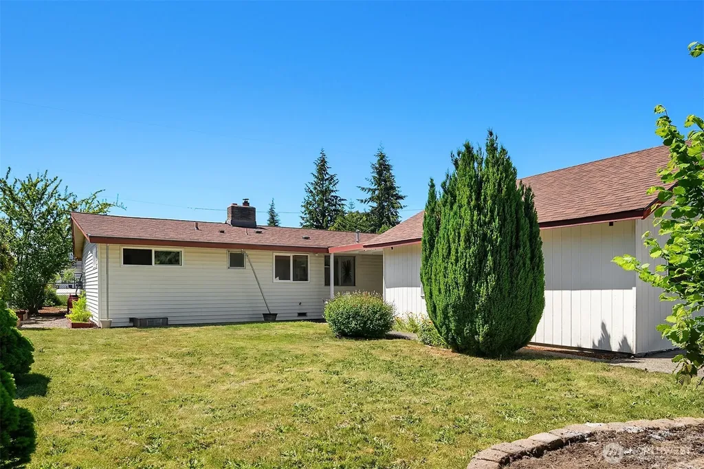 16022 11th Avenue SW Burien WA 98166