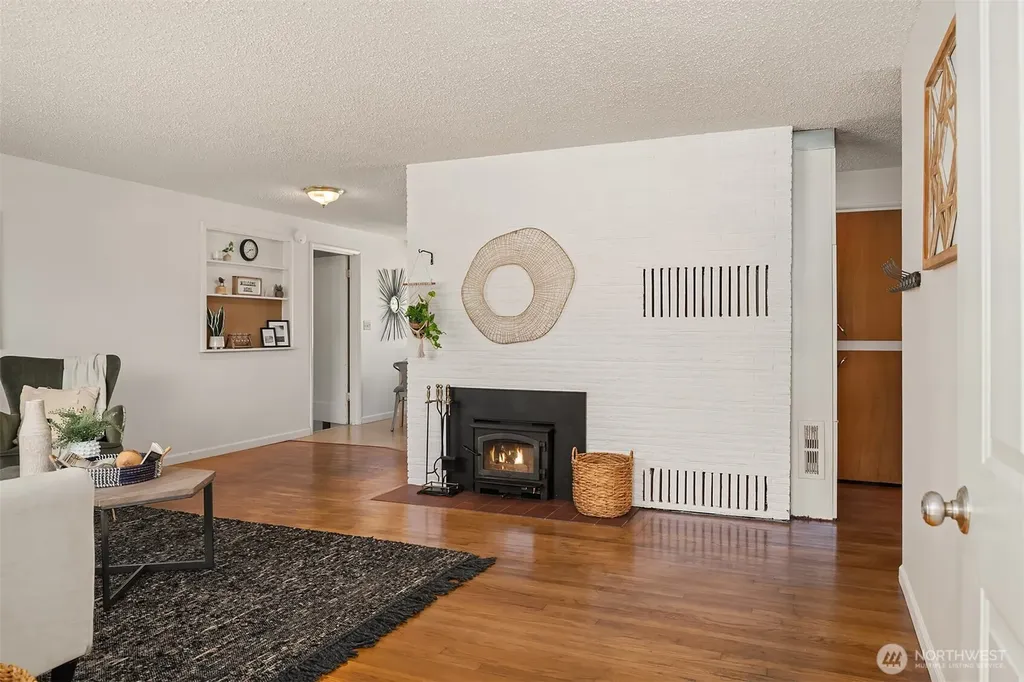 16022 11th Avenue SW Burien WA 98166