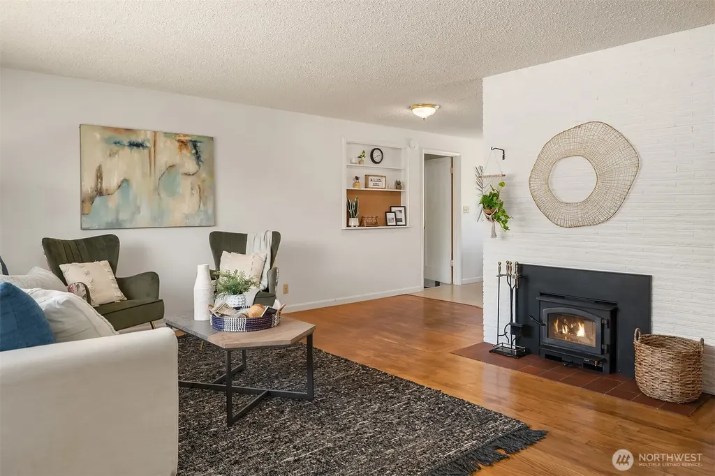 16022 11th Avenue SW Burien WA 98166
