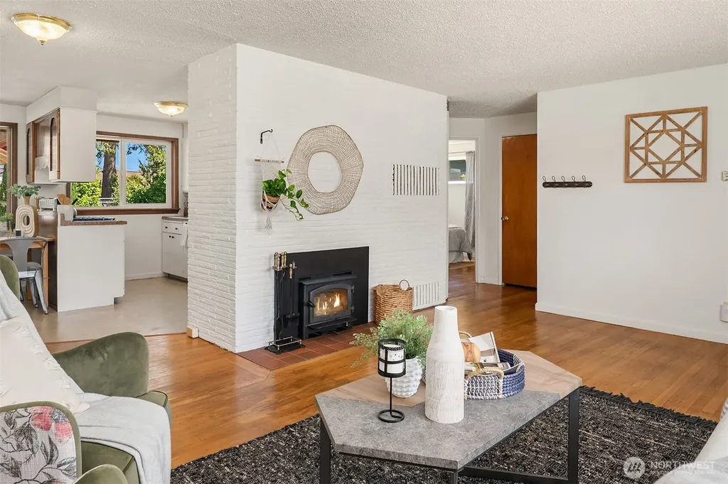 16022 11th Avenue SW Burien WA 98166