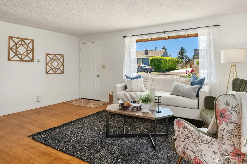 16022 11th Avenue SW Burien WA 98166