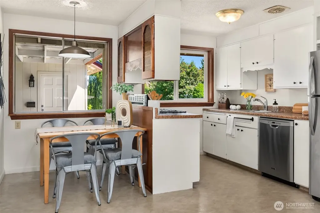 16022 11th Avenue SW Burien WA 98166