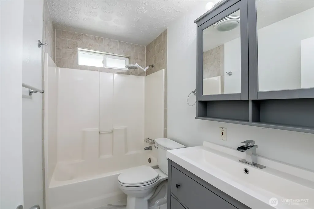 2217 E 64th Street Tacoma WA 98404