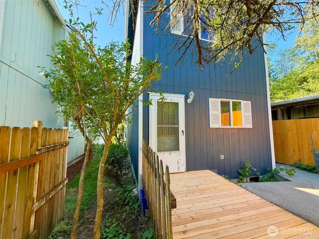 6414 NE Fern Street Suquamish WA 98392