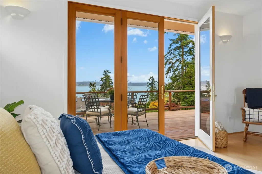 21322 NE President Point Road Kingston WA 98346