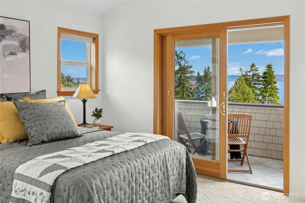 21322 NE President Point Road Kingston WA 98346