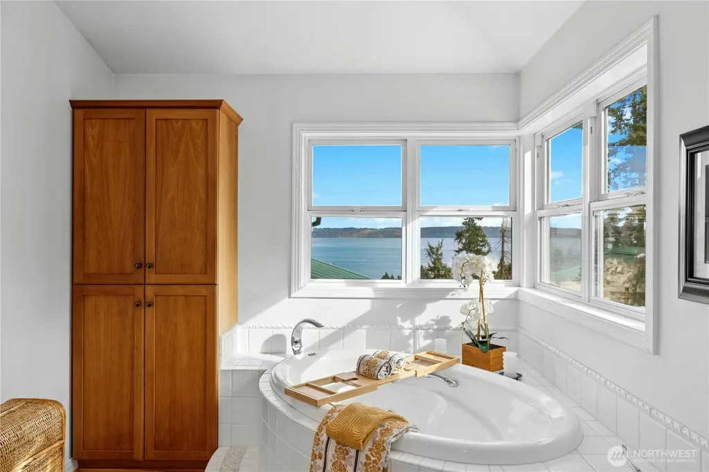 21322 NE President Point Road Kingston WA 98346