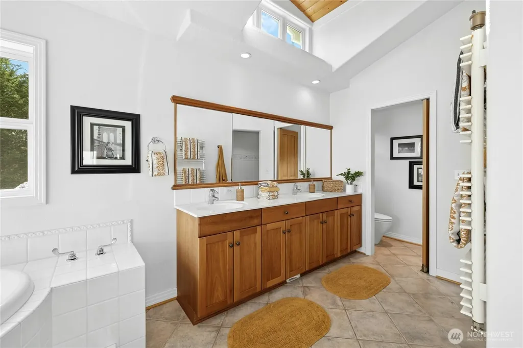 21322 NE President Point Road Kingston WA 98346