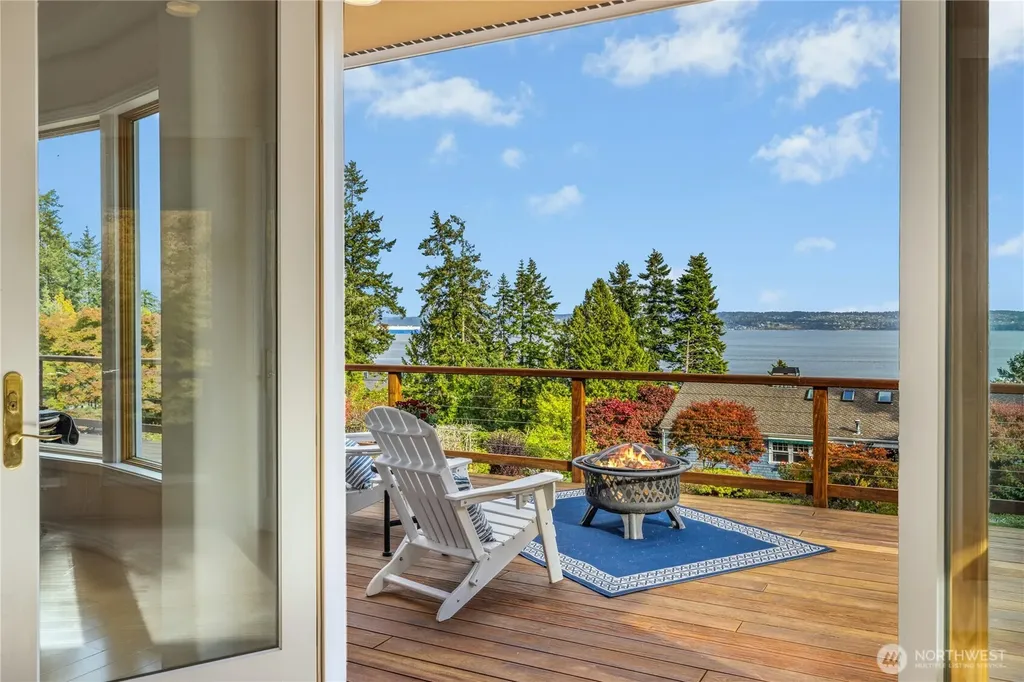 21322 NE President Point Road Kingston WA 98346