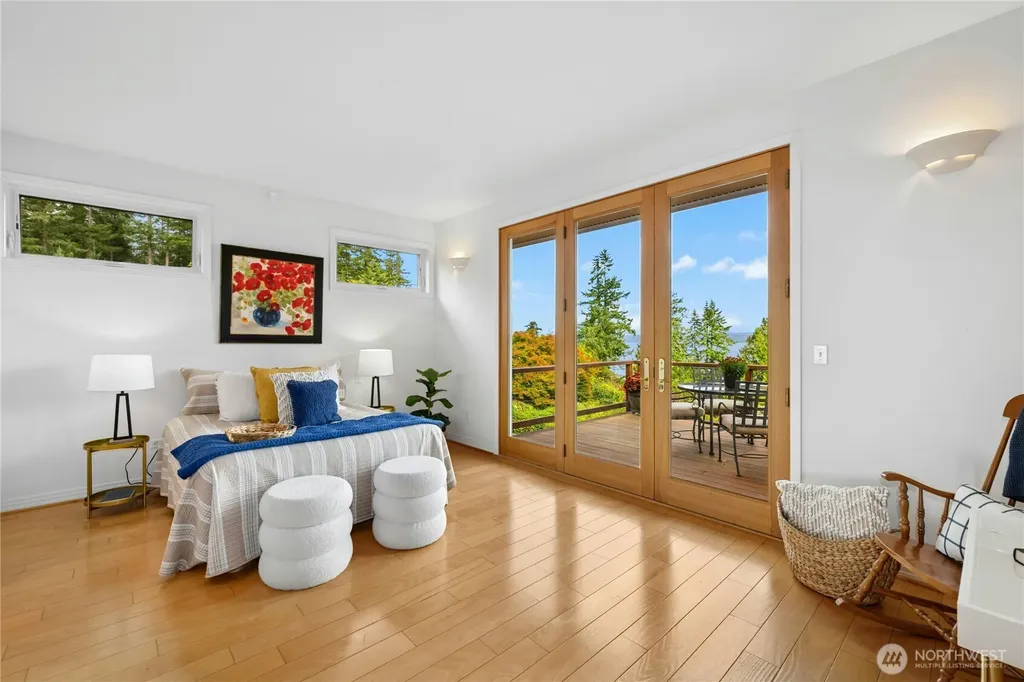 21322 NE President Point Road Kingston WA 98346