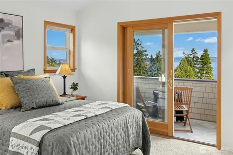 21322 NE President Point Road Kingston WA 98346