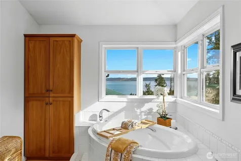 21322 NE President Point Road Kingston WA 98346