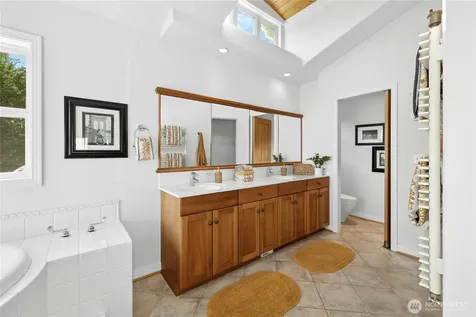 21322 NE President Point Road Kingston WA 98346
