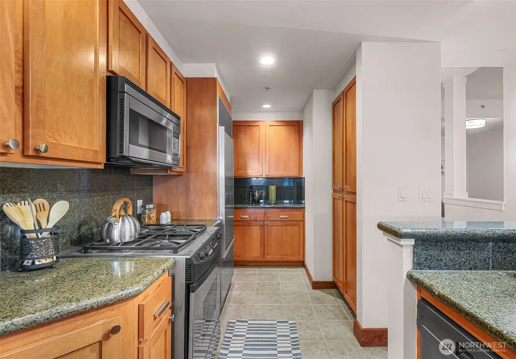 2607 Western Avenue Seattle WA 98121