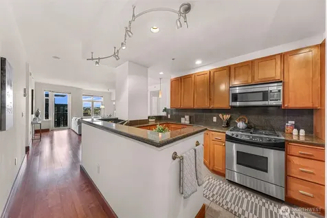 2607 Western Avenue Seattle WA 98121