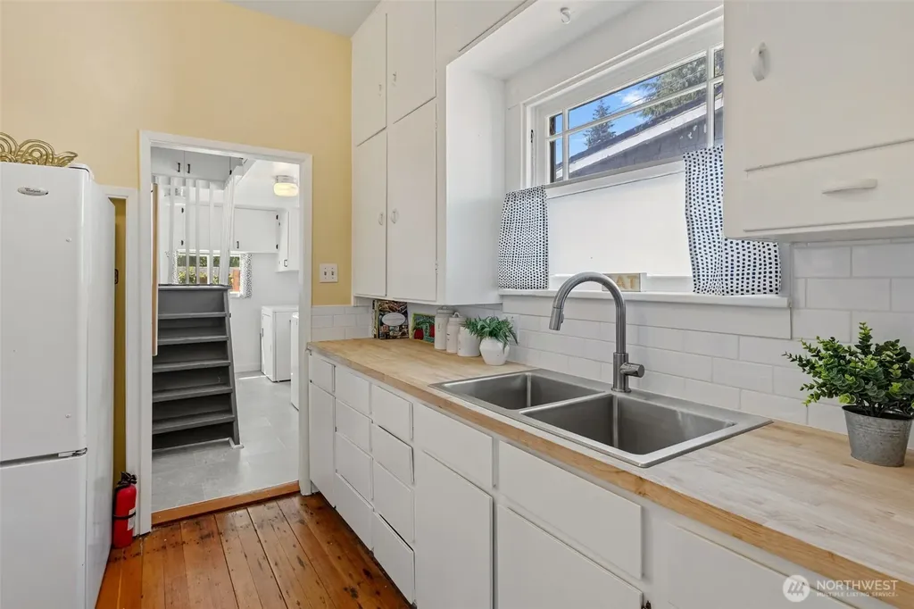 7729 12th Avenue SW Seattle WA 98106